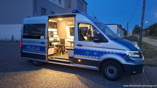 Owczarek na służbie - nietypowy gość w policyjnym patrolu