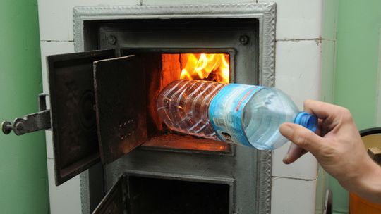 PALENIE ŚMIECI W PIECU JEST NIELEGALNE I SZKODZI ZDROWIU