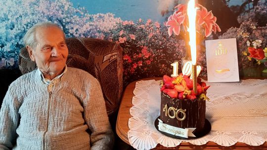 PAN SZCZEPAN OLEJARZ DOŁĄCZYŁ DO GRONA DZIERŻONIOWSKICH 100-LATKÓW