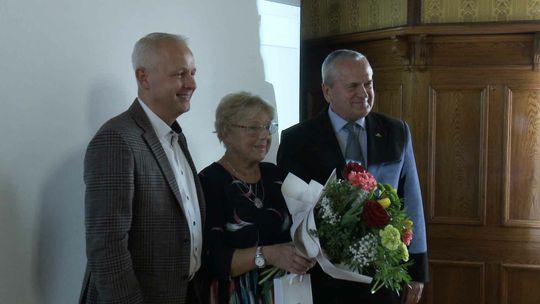 Pani Barbara Lesiewicz nagrodzona podczas sesji Rady Miejskiej w Bielawie