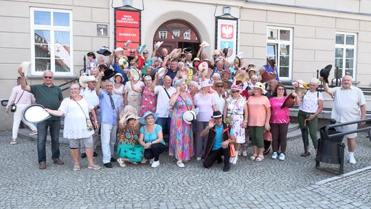 Parada kapeluszy w Dzierżoniowie