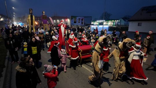 Parada Świąteczna ulicami Pieszyc