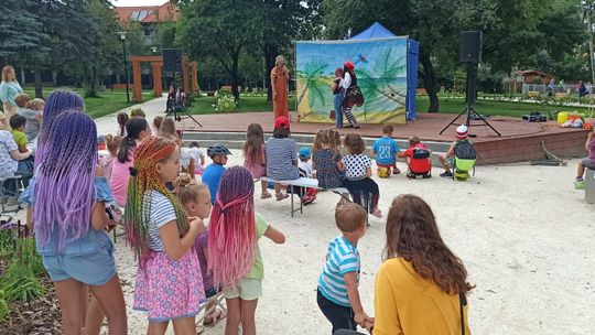 PARK INTEGRACJI MIĘDZYPOKOLENIOWEJ W BIELAWIE ZACZYNA TĘTNIĆ ŻYCIEM