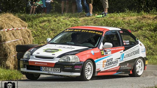 PIĘĆDZIESIĄT NA PIĘĆDZIESIĄT