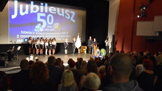 PIĘĆDZIESIĄTKA „PIĄTKI”  NA PIĄTKĘ