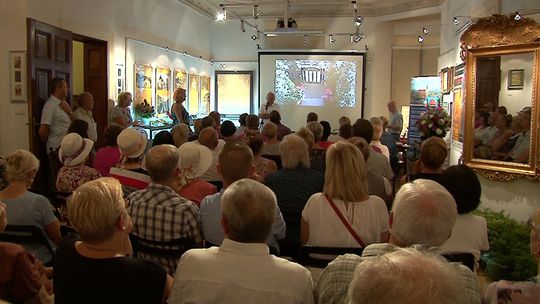 PIĘKNO KWIATÓW I ZIELENI WOKÓŁ NAS