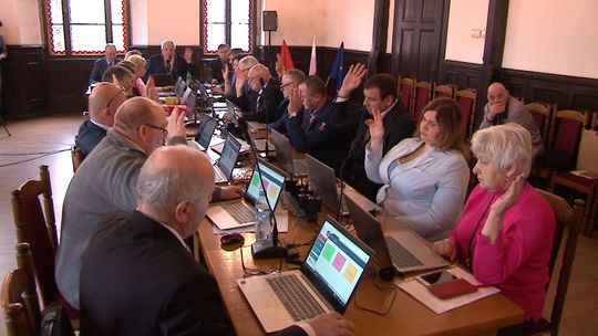 PIERWSZA ROBOCZA SESJA RADY MIEJSKIEJ W NOWEJ RUDZIE