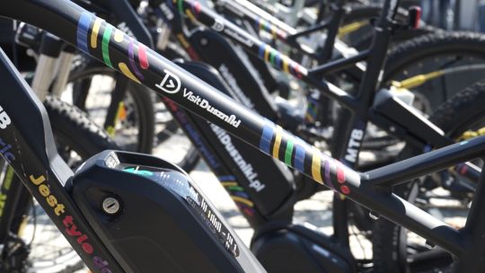 PIERWSZA W POLSCE BEZOBSŁUGOWA WYPOŻYCZALNIA ROWERÓW ELEKTRYCZNYCH W DUSZNIKACH ZDROJU