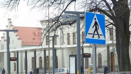 PIESI UCZESTNICY RUCHU DROGOWEGO