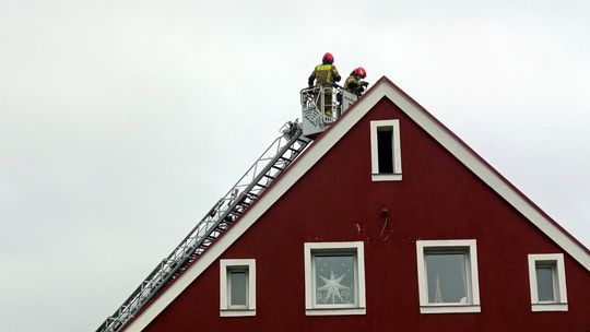 Pieszyce, interwencja strażaków na ul. Świdnickiej Pieszyce, interwencja strażaków na ul. Świdnickiej