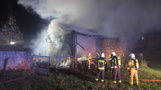 Pieszyce. Pożar budynku gospodarczego na Kościuszki