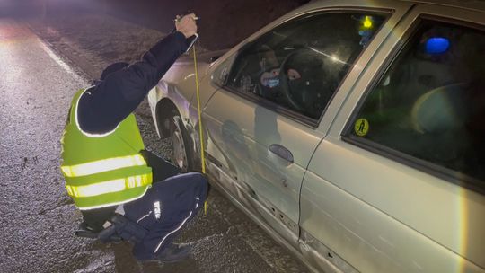 Pieszyce, wjechał w auto i uciekł