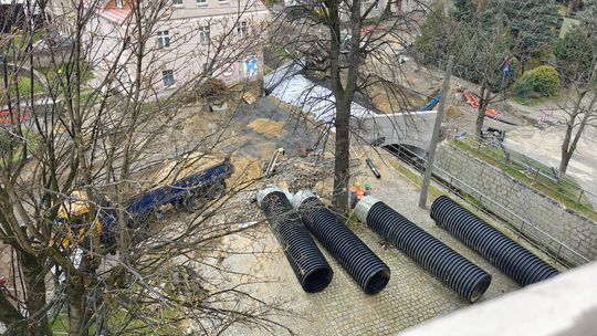 Pieszyce: Wykonawca wstrzymał chwilowo prace związane z budową mostu.