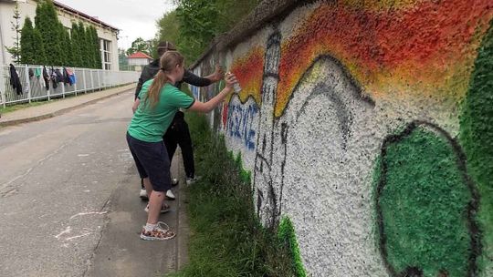 PIESZYCKI MURAL NA PRZYWITANIE SZKOŁY