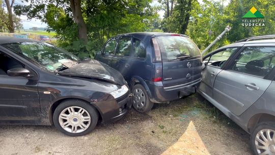 Piława Dolna, Fiatem wjechał w trzy pojazdy