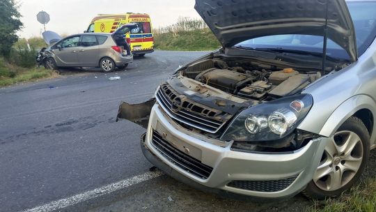 Piława Górna. Zderzenie dwóch Opli na Groszowieckiej