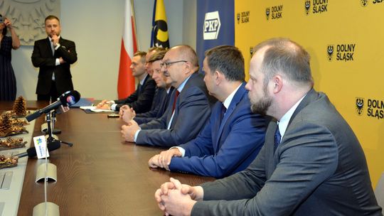 PKP SA. PRZEKAZAŁO LINIĘ DZIERŻONIÓW – BIELAWA W RĘCE DOLNOŚLĄSKIEGO SAMORZĄDU