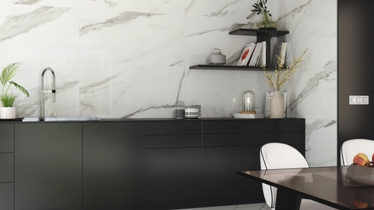 Płytki ścienne i podłogowe do kuchni – praktyczne piękno na co dzień