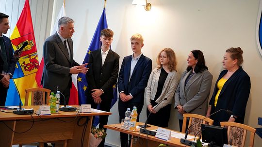 PO RAZ ÓSMY SIĘGNĘLI PO LAUR MŁODEGO SAMORZĄDOWCA