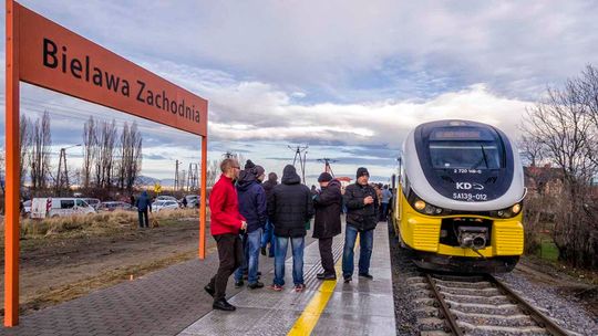 POCIĄG DO BIELAWY JEŹDZI JUŻ PRAWIE ROK