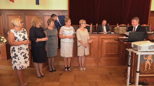 PODZIĘKOWANIA, GRATULACJE I NOMINACJE NA SESJI W DZIERŻONIOWSKIM RATUSZU