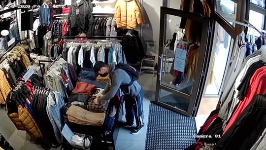 POLICJA POSZUKUJE MĘŻCZYZNY PODEJRZANEGO O KRADZIEŻ ODZIEŻY