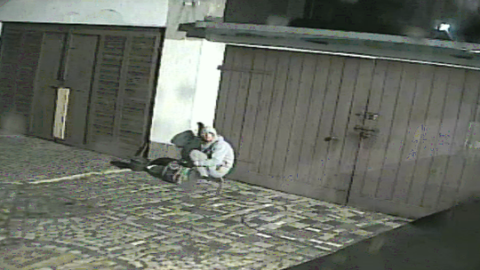 POLICJA POSZUKUJE MĘŻCZYZNY PODEJRZANEGO O SZEREG WŁAMAŃ