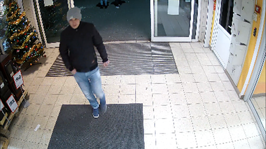 POLICJA POSZUKUJE MĘŻCZYZNY PODEJRZEWANEGO O KRADZIEŻ ELEKTRONARZĘDZIA