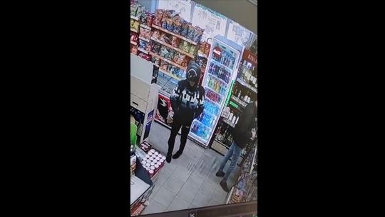 Policja poszukuje mężczyzny podejrzewanego o kradzież skarbonki na cel dobroczynny