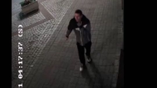 POLICJA POSZUKUJE MĘŻCZYZNY PODEJRZEWANEGO O WŁAMANIE DO JUBILERA 