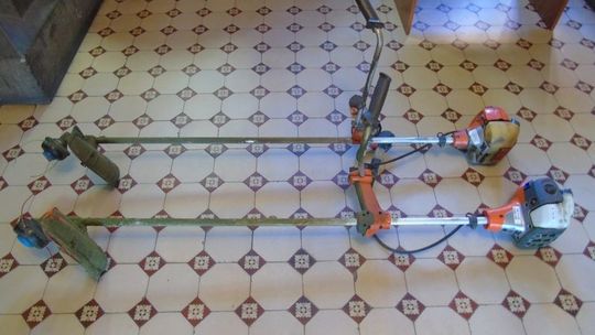 POLICJA POSZUKUJE WŁAŚCICIELA KOS SPALINOWYCH