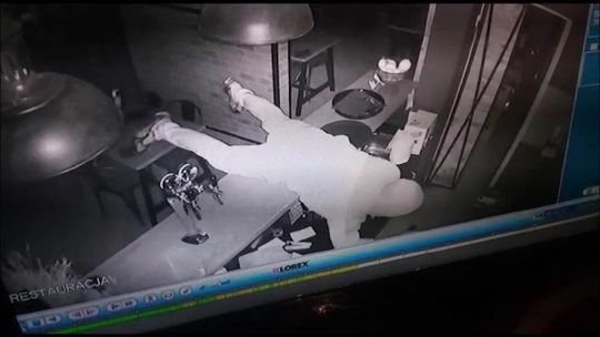 POLICJA ZATRZYMAŁA WŁAMYWACZA