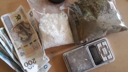 POLICJANCI PRZEJĘLI PONAD 1250 PORCJI NARKOTYKÓW