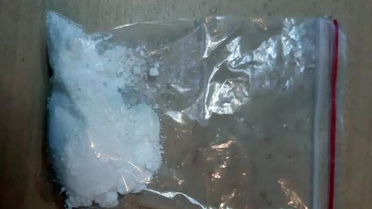 POLICJANCI ZABEZPIECZYLI 700 PORCJI NARKOTYKÓW