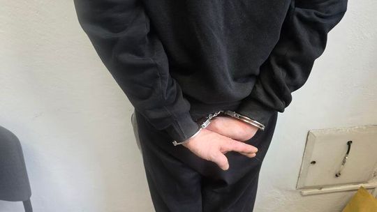 Policjanci zatrzymali rowerzystę z narkotykami. Zdradziło go nerwowe zachowanie
