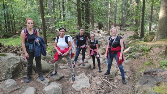 Policjantki i pracownice cywilne na wyprawie, w związku z wygraną licytacją WOŚP 2022