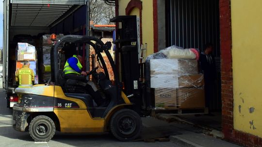 POMOC HUMANITARNA Z NIEMIEC W DZIERŻONIOWIE (AKTUALIZACJA WIDEO)