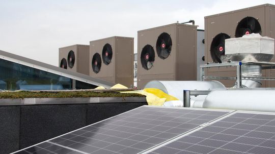 Pompa ciepła – jak wykorzystać ją do chłodzenia pomieszczenia?