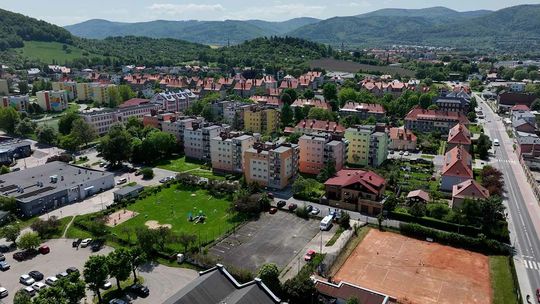 Ponad 2.300.000 zł dotacji na budowę w Bielawie krytego kortu do tenisa ziemnego