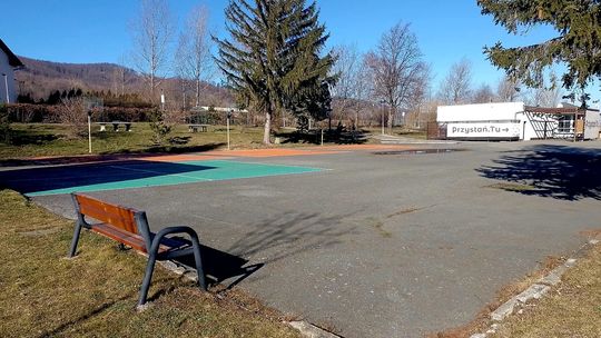 Ponad 600.000 zł dotacji na modernizację boisk do streetballa oraz "ścianki" i kortu do gry w tenisa