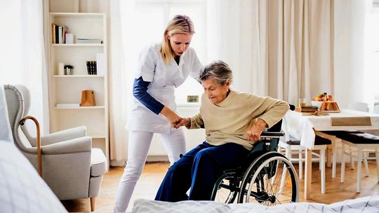 Ponad 600.000 zł dotacji na usługi opiekuńcze dla bielawskich seniorów w wieku 75+