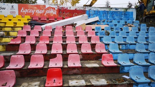 POSTĘPUJĄ PRACE PRZY REMONCIE DZIERŻONIOWSKIEGO STADIONU