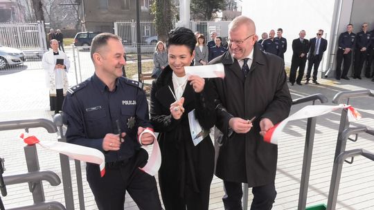 POSTERUNEK POLICJI W PIESZYCACH JAK NOWY