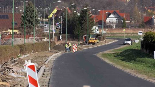 POWIAT DZIERŻONIOWSKI MODERNIZUJE KOLEJNE CHODNIKI