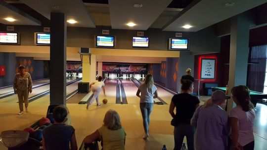 POWIATOWE ZAWODY W BOWLING