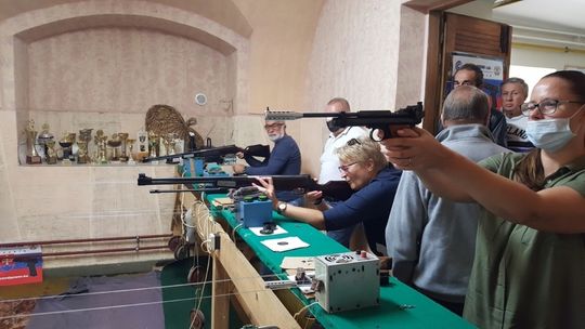 POWIATOWE ZAWODY W STRZELANIU Z WIATRÓWKI