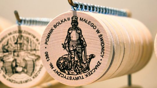 Powiększyła się kolekcja świdnickich znaczków turystycznych