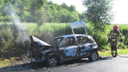 Pożar auta koło Dobrocina