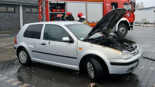 POŻAR AUTA NA PARKINGU 