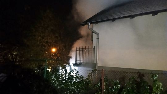 Pożar domu w Łagiewnikach, podczas gaszenia znaleziono pociski